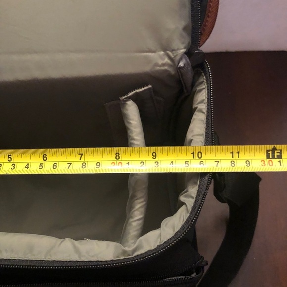 - Video Camera Case. Lowe Pro. - Picture 3 of 9